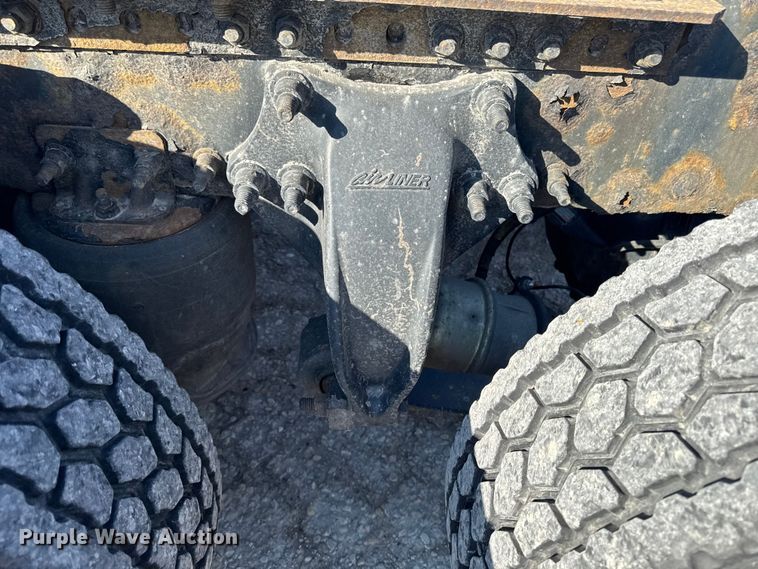 image for item EA2317 2017 Freightliner Cascadia 125 semi truck