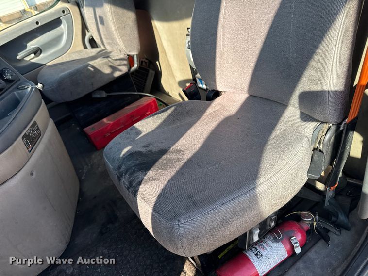 image for item EA2317 2017 Freightliner Cascadia 125 semi truck