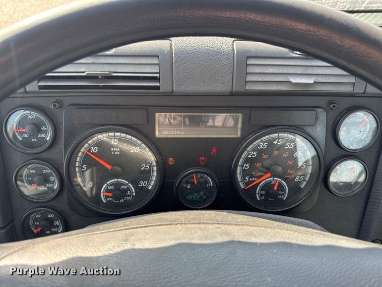 image for item EA2317 2017 Freightliner Cascadia 125 semi truck