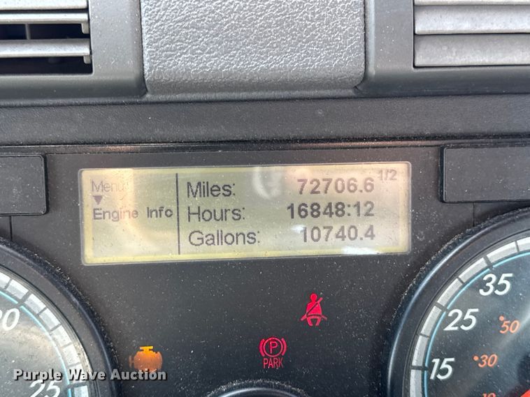 image for item EA2317 2017 Freightliner Cascadia 125 semi truck