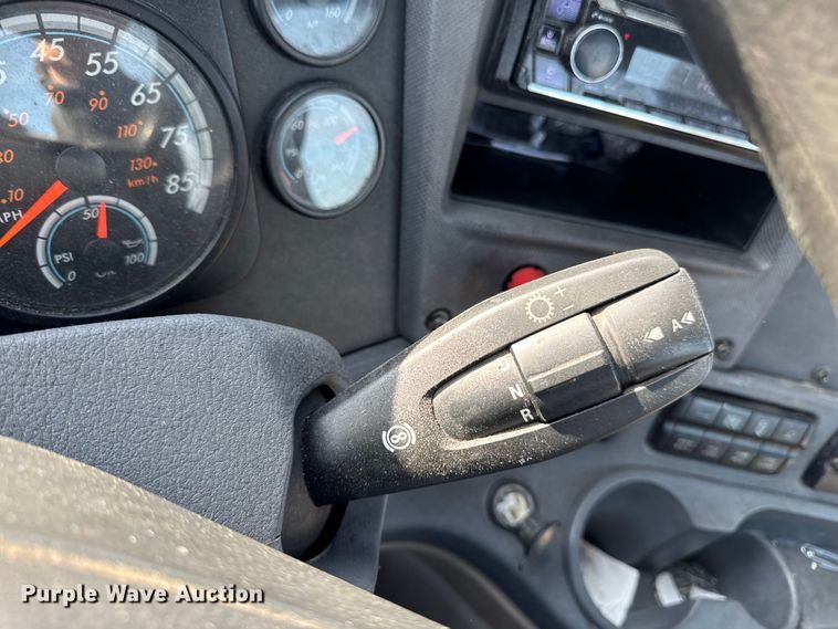 image for item EA2317 2017 Freightliner Cascadia 125 semi truck