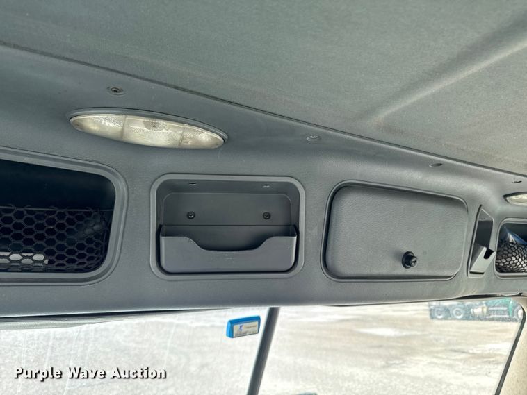 image for item EA2317 2017 Freightliner Cascadia 125 semi truck