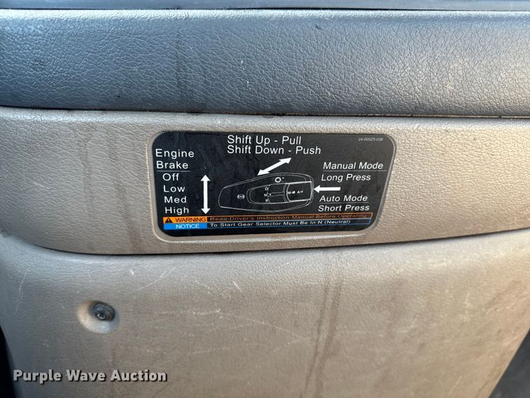 image for item EA2317 2017 Freightliner Cascadia 125 semi truck