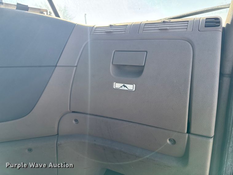 image for item EA2317 2017 Freightliner Cascadia 125 semi truck