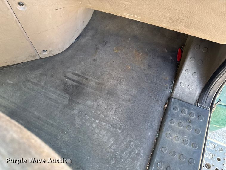 image for item EA2317 2017 Freightliner Cascadia 125 semi truck