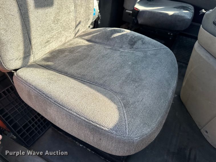 image for item EA2317 2017 Freightliner Cascadia 125 semi truck