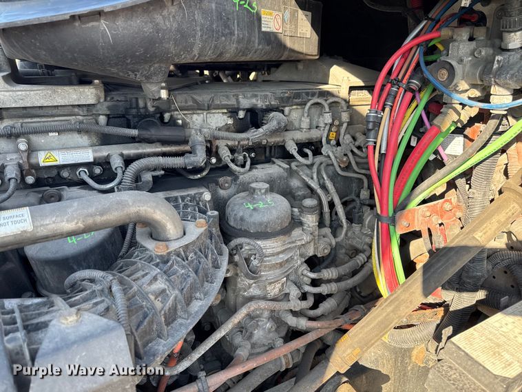 image for item EA2317 2017 Freightliner Cascadia 125 semi truck