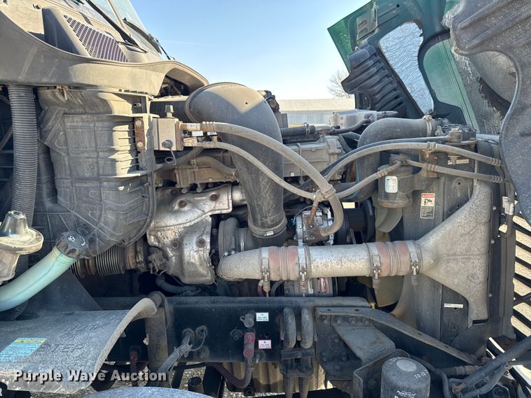 image for item EA2317 2017 Freightliner Cascadia 125 semi truck