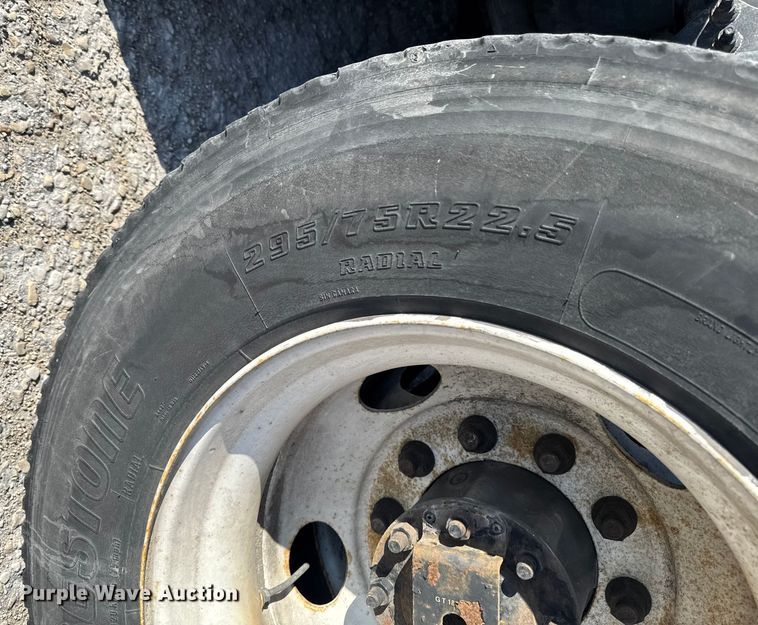 image for item EA2317 2017 Freightliner Cascadia 125 semi truck