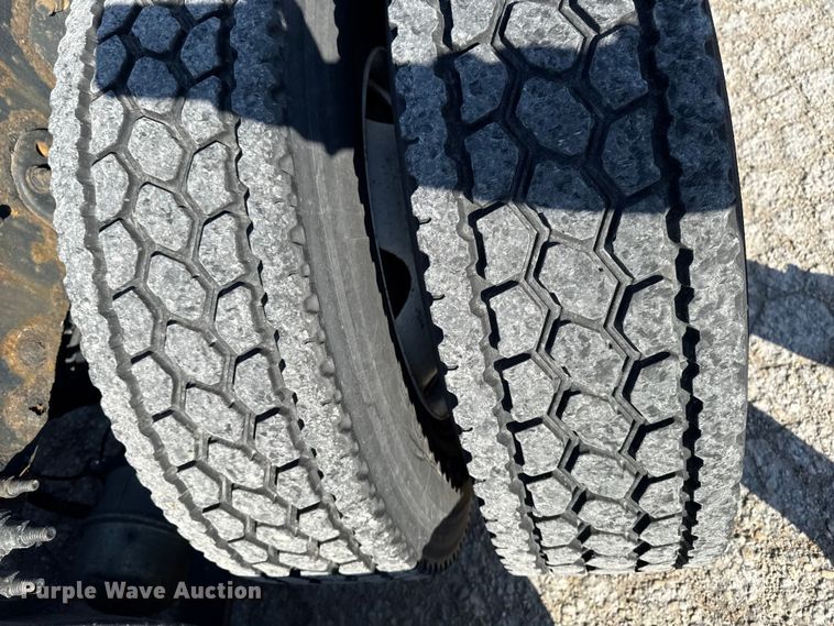 image for item EA2317 2017 Freightliner Cascadia 125 semi truck