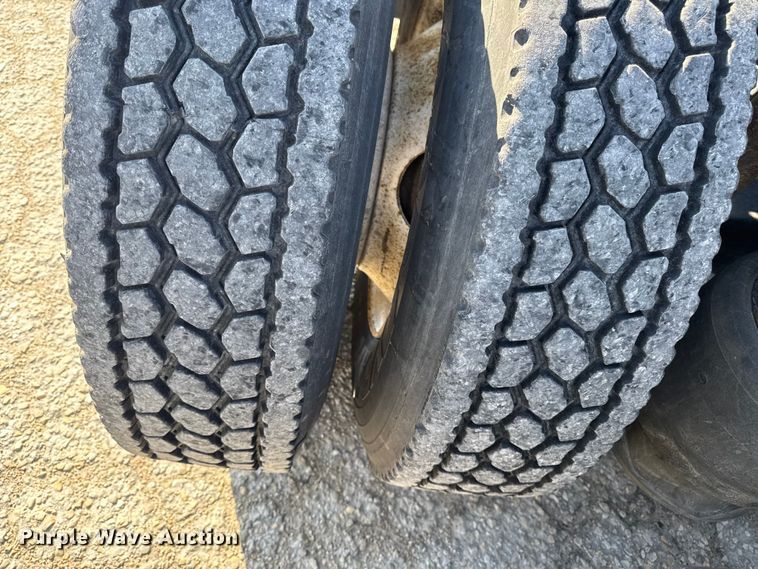 image for item EA2317 2017 Freightliner Cascadia 125 semi truck