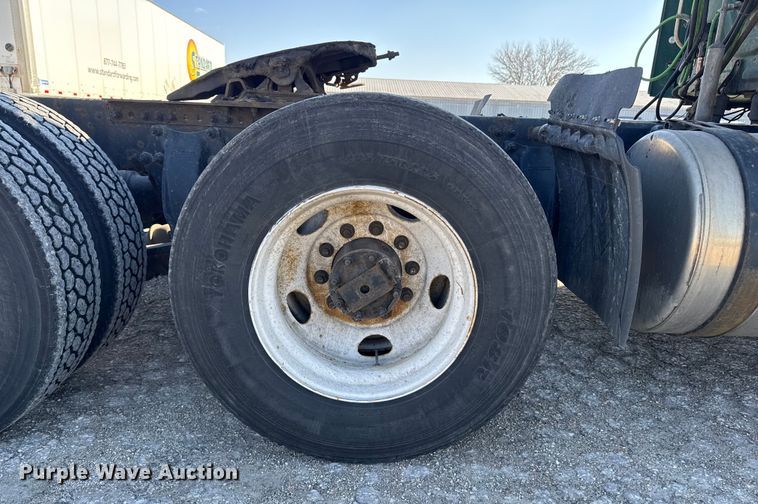 image for item EA2317 2017 Freightliner Cascadia 125 semi truck