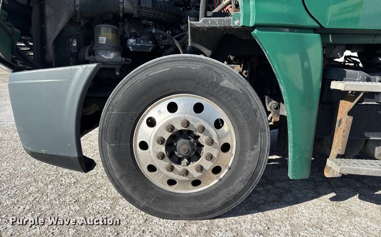 image for item EA2317 2017 Freightliner Cascadia 125 semi truck