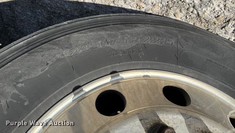 image for item EA2317 2017 Freightliner Cascadia 125 semi truck