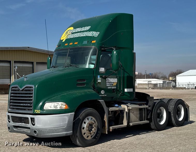 image for item EA2318 2016 Mack Cxu semi truck