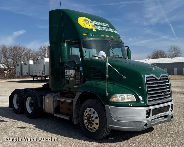 image for item EA2318 2016 Mack Cxu semi truck