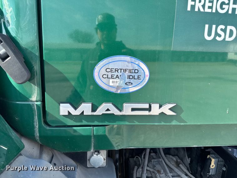 image for item EA2318 2016 Mack Cxu semi truck