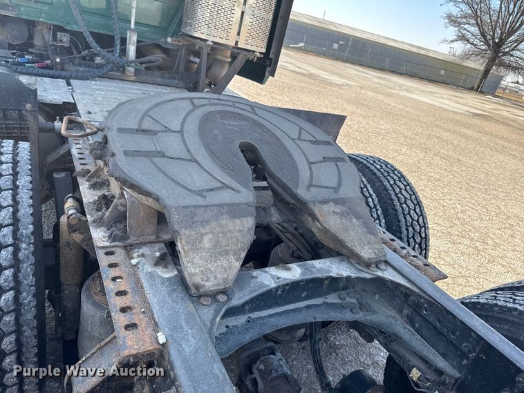 image for item EA2318 2016 Mack Cxu semi truck