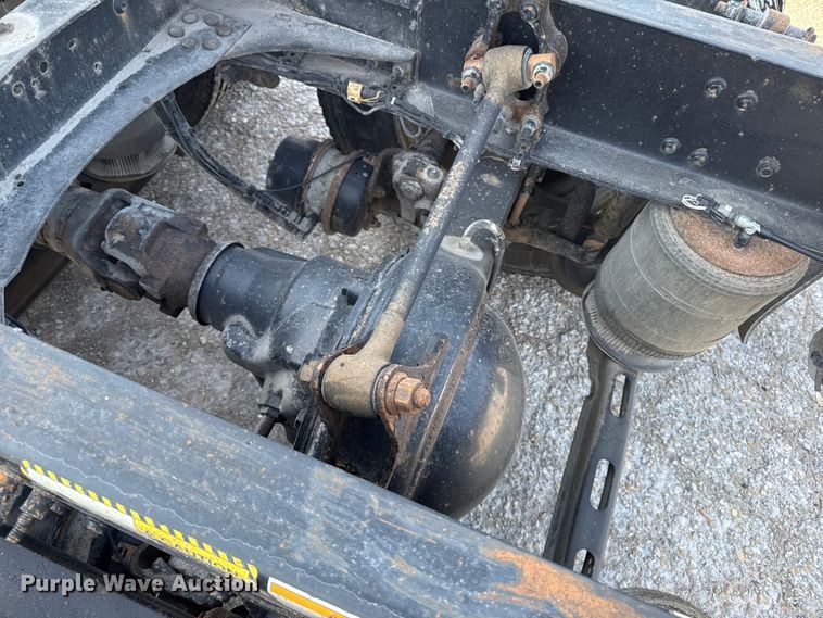 image for item EA2318 2016 Mack Cxu semi truck