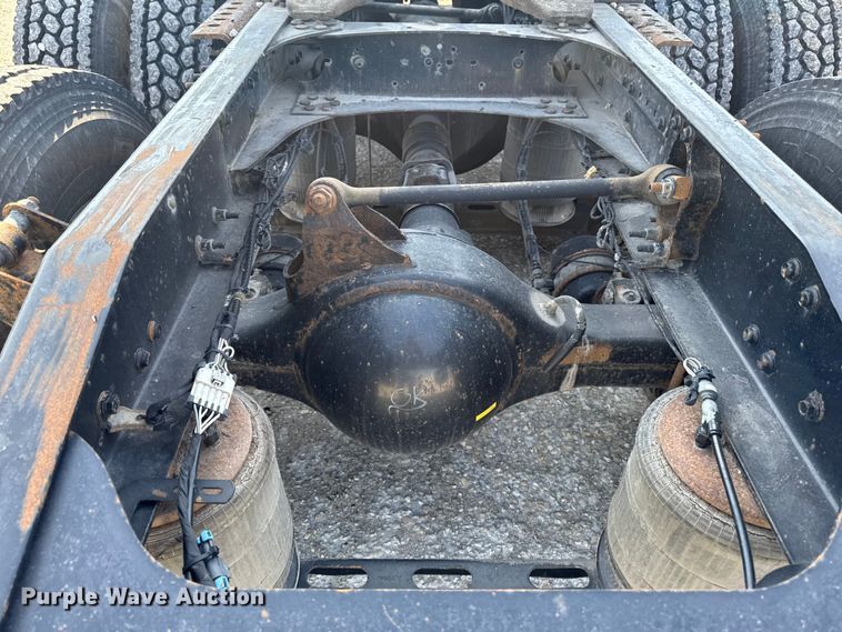 image for item EA2318 2016 Mack Cxu semi truck