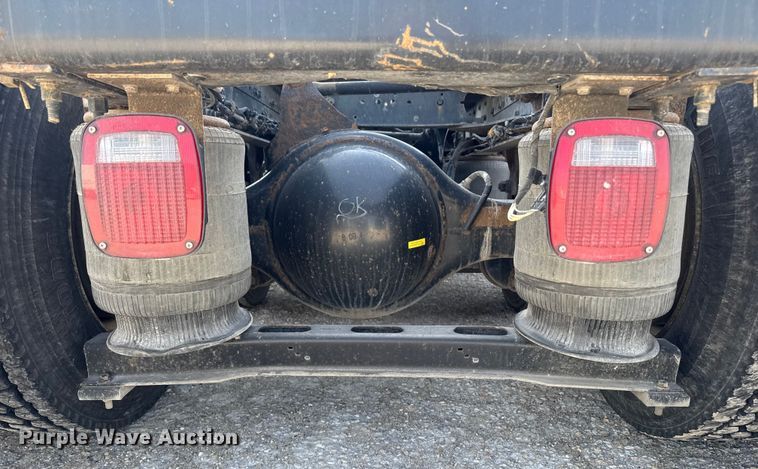 image for item EA2318 2016 Mack Cxu semi truck