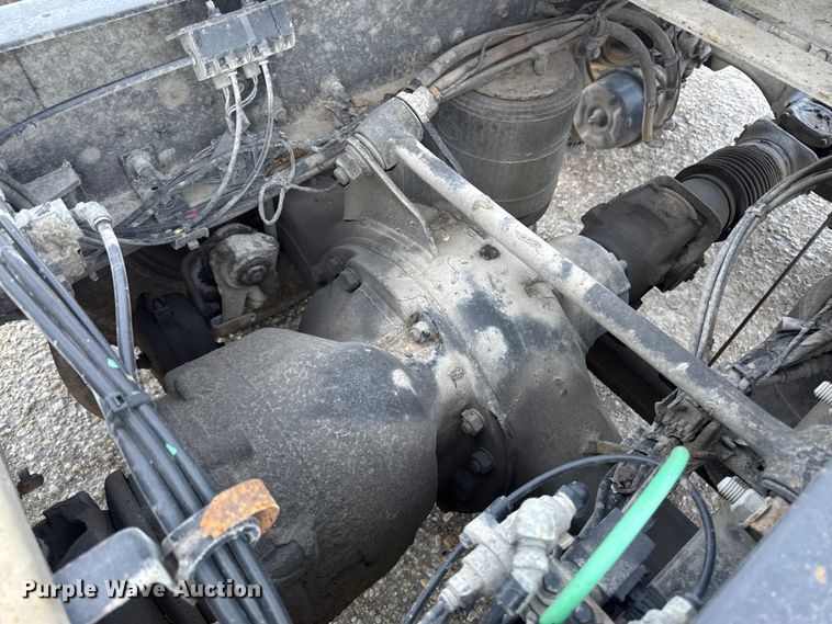 image for item EA2318 2016 Mack Cxu semi truck