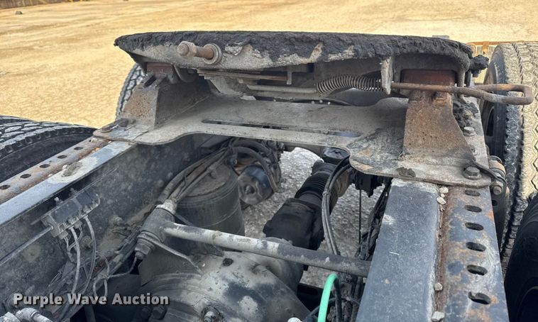 image for item EA2318 2016 Mack Cxu semi truck