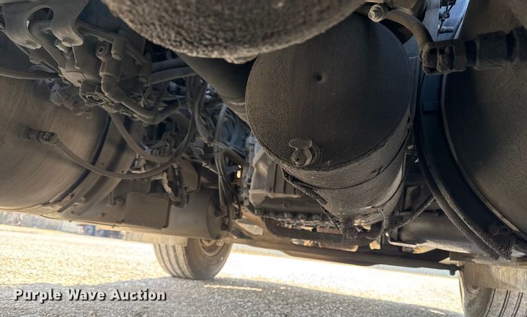 image for item EA2318 2016 Mack Cxu semi truck