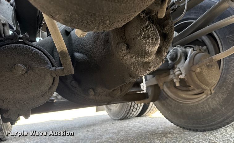 image for item EA2318 2016 Mack Cxu semi truck