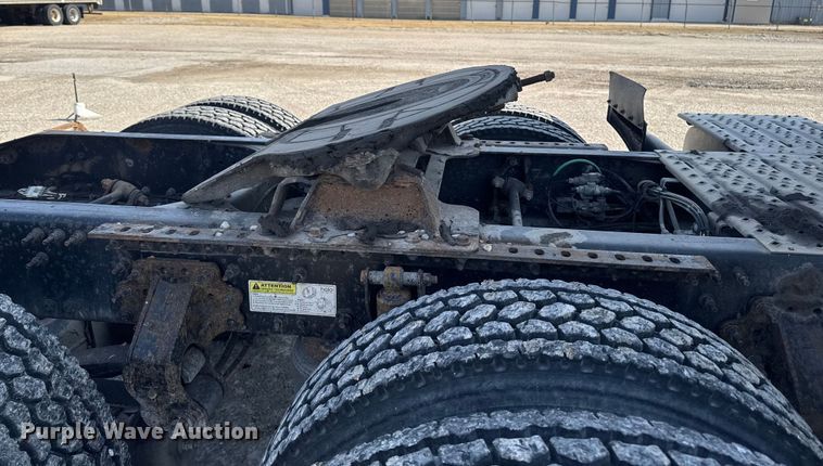 image for item EA2318 2016 Mack Cxu semi truck