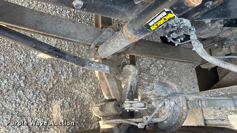 image for item EA2318 2016 Mack Cxu semi truck