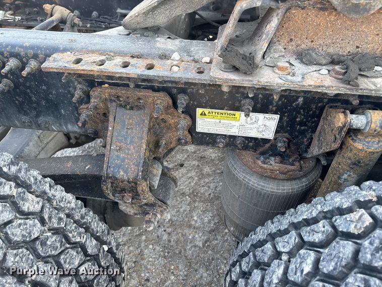 image for item EA2318 2016 Mack Cxu semi truck