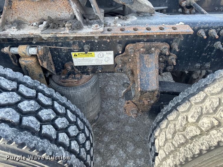 image for item EA2318 2016 Mack Cxu semi truck