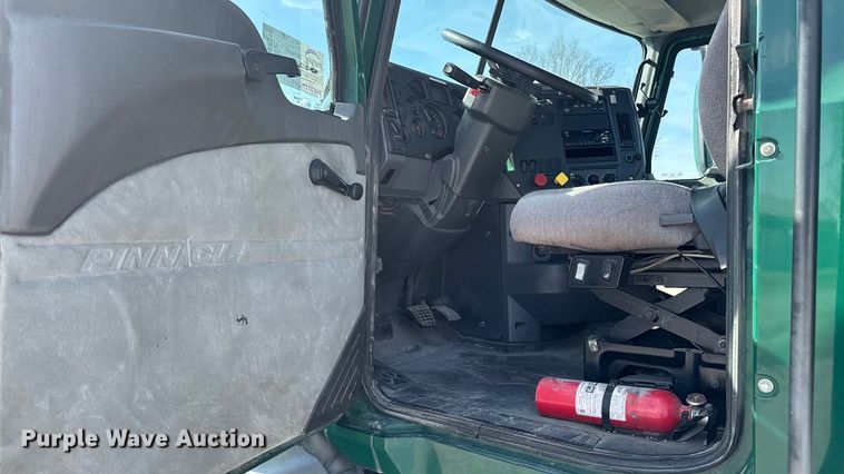 image for item EA2318 2016 Mack Cxu semi truck