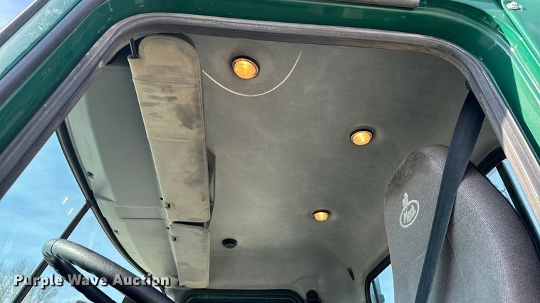 image for item EA2318 2016 Mack Cxu semi truck