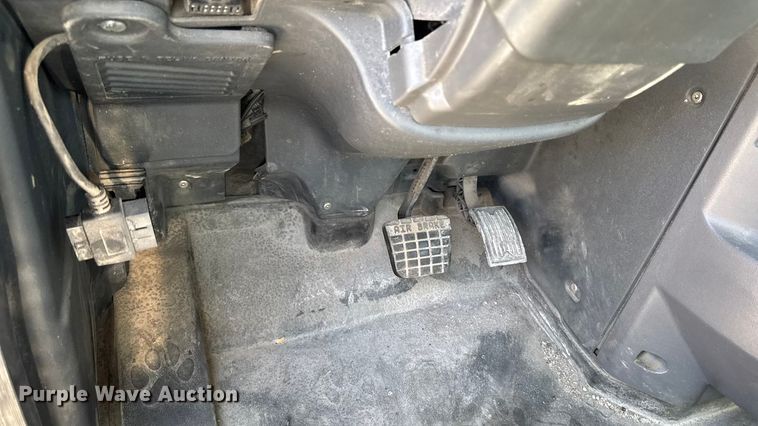 image for item EA2318 2016 Mack Cxu semi truck