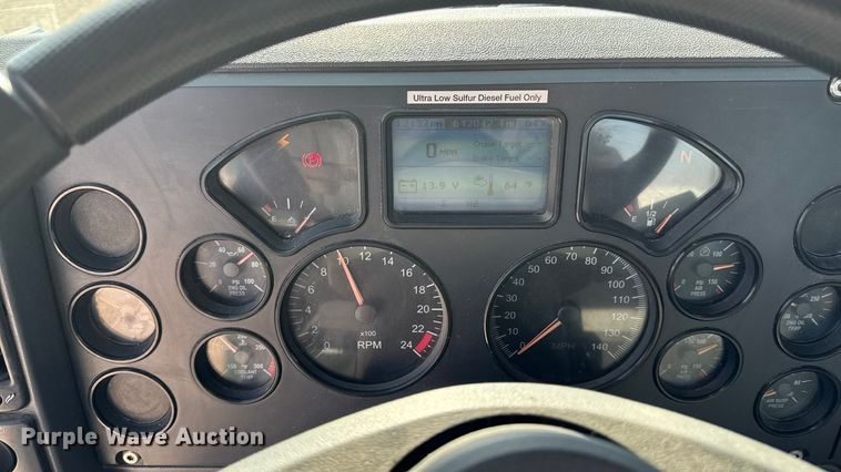 image for item EA2318 2016 Mack Cxu semi truck