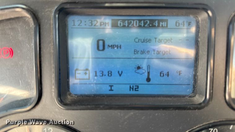 image for item EA2318 2016 Mack Cxu semi truck