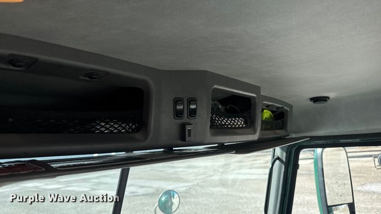 image for item EA2318 2016 Mack Cxu semi truck