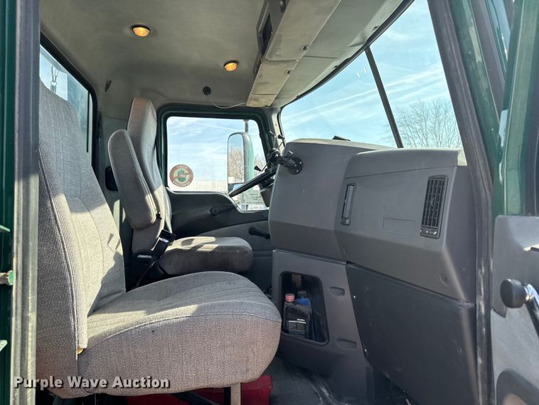 image for item EA2318 2016 Mack Cxu semi truck