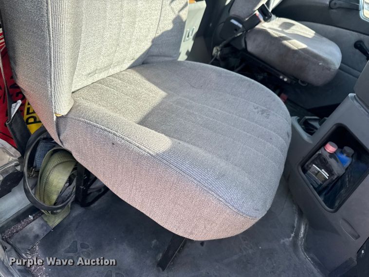 image for item EA2318 2016 Mack Cxu semi truck