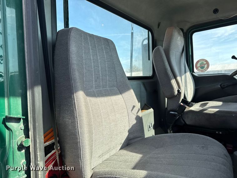 image for item EA2318 2016 Mack Cxu semi truck