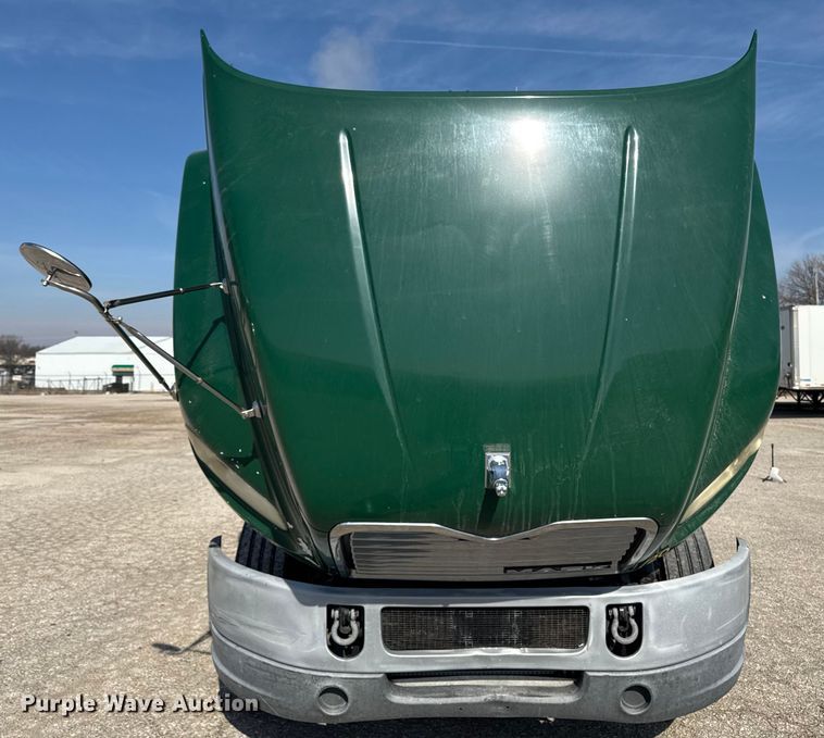 image for item EA2318 2016 Mack Cxu semi truck