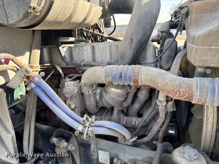 image for item EA2318 2016 Mack Cxu semi truck