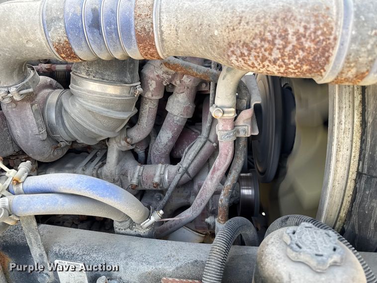 image for item EA2318 2016 Mack Cxu semi truck