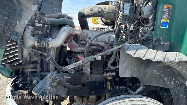 image for item EA2318 2016 Mack Cxu semi truck