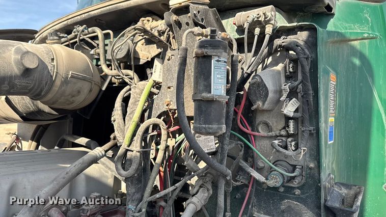 image for item EA2318 2016 Mack Cxu semi truck