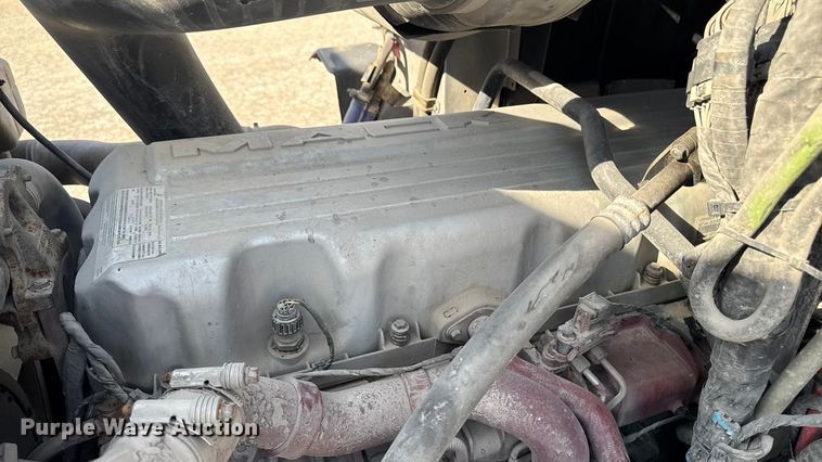 image for item EA2318 2016 Mack Cxu semi truck