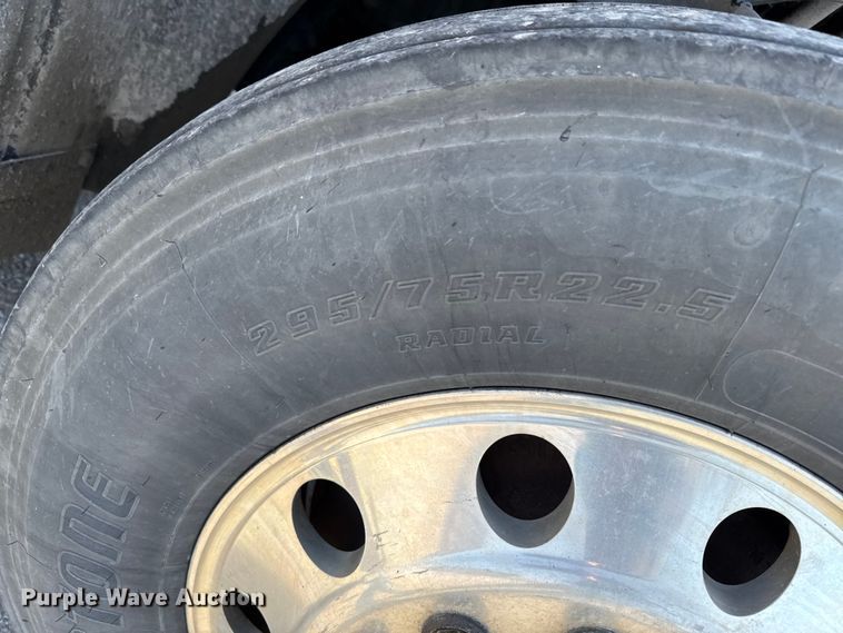 image for item EA2318 2016 Mack Cxu semi truck