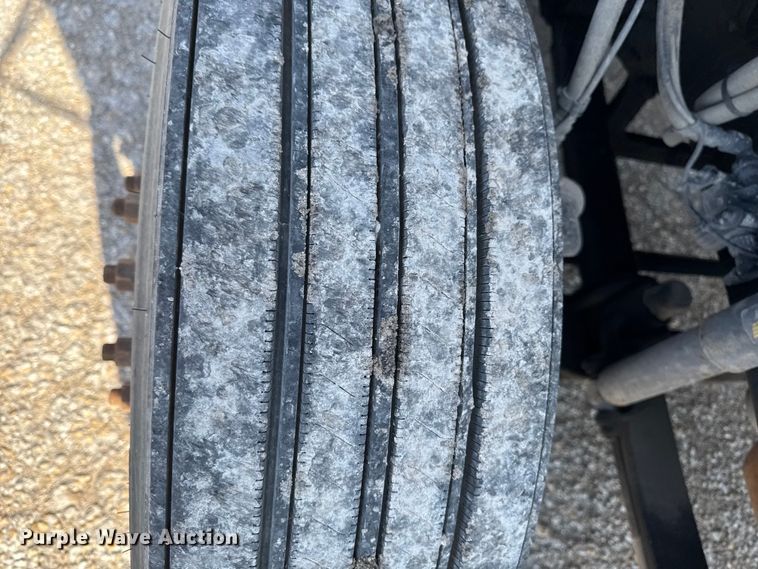 image for item EA2318 2016 Mack Cxu semi truck